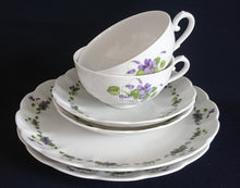 Lade das Bild in den Galerie-Viewer, 2er Set TEETASSEN "Viola" - Porzellan, Flora Veilchen Blumenblüten Blatt Blätter Motiv Dekor

