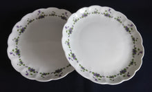 Lade das Bild in den Galerie-Viewer, 18 Teiliges KAFFEESERVICE "Viola" - Porzellan, Flora Veilchen Blumenblüten Blatt Blätter Motiv Dekor
