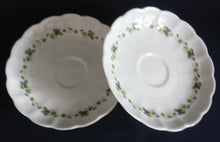 Lade das Bild in den Galerie-Viewer, 2er Set 2er TEEGEDECKE "Viola" - Porzellan, Flora Veilchen Blumenblüten Blatt Blätter Motiv Dekor
