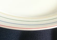 Lade das Bild in den Galerie-Viewer, 2er Set SUPPENTASSEN UNTERTELLER "Rainbow" - Porzellan, Linien Streifen Dekor
