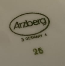 Lade das Bild in den Galerie-Viewer, SUPPENTASSE - Porzellan, Klassisch Linien Streifen Strich Motiv Dekor
