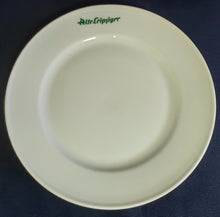 Lade das Bild in den Galerie-Viewer, DESSERTTELLER - Porzellan, Einfärbiges Gastronomisches Aufschrift "Alte Leipziger" Motiv Dekor, Fabrikdekoriert
