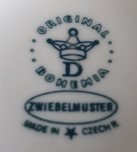 Lade das Bild in den Galerie-Viewer, KAFFEETASSE - Porzellan, Zwiebelmuster Senkrechte Linien Relief Motiv Dekor
