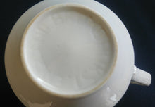 Lade das Bild in den Galerie-Viewer, KAFFEETASSE - Keramik / Steingut, Flora Natur Landschaft Haus Häuser Baum Bäume Motiv Dekor
