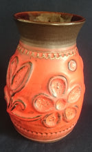 Lade das Bild in den Galerie-Viewer, BLUMENVASE - Keramik / Steingut, Abstrakt Wellen Flora Blumenblüten Pflanzen Motiv Dekor
