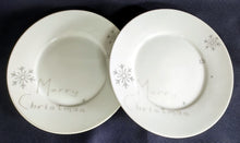 Lade das Bild in den Galerie-Viewer, 3er KAFFEEGEDECK - Porzellan, Tannenbaum Winter Schneeflocken Aufschrift Motiv Dekor
