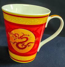 Lade das Bild in den Galerie-Viewer, KAFFEETASSE ~POTT - Porzellan, Blatt Blätter China Sternzeichen Drache Motiv Dekor
