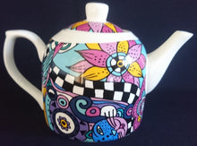 Lade das Bild in den Galerie-Viewer, TEEKANNE MIT DECKEL "Hamburg" - Porzellan, Abstrakt Geometrisch Symbole Motiv Dekor
