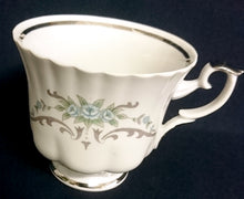 Lade das Bild in den Galerie-Viewer, KAFFEETASSE - Porzellan, Platin Linien Rand Flora Blumen Blüten Pflanzen Motiv Dekor
