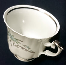 Lade das Bild in den Galerie-Viewer, 2er Set 2er KAFFEEGEDECKE - Porzellan, Platin Linien Rand Flora Blumen Blüten Pflanzen Motiv Dekor
