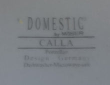 Lade das Bild in den Galerie-Viewer, 2er Set UNTERTASSEN "Calla" - Porzellan, Kanten Ovales Flora Blumenblüten Motiv Dekor
