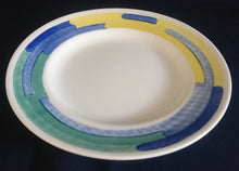 Lade das Bild in den Galerie-Viewer, 2er Set DESSERTTELLER - Keramik / Steingut, Regenbogen Farben Balken Dekor Rand
