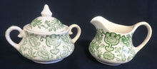 Lade das Bild in den Galerie-Viewer, 20 Teiliges TEESERVICE "Indian Tree" (Limited) - Keramik / Steingut, Staffordshire Abstrakt Blatt Blätter Pflanzen Pfeil Motiv Dekor, Hand graviert (Hand Engraved)
