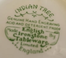 Lade das Bild in den Galerie-Viewer, 20 Teiliges TEESERVICE "Indian Tree" (Limited) - Keramik / Steingut, Staffordshire Abstrakt Blatt Blätter Pflanzen Pfeil Motiv Dekor, Hand graviert (Hand Engraved)
