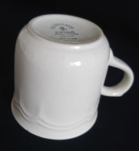 Lade das Bild in den Galerie-Viewer, KAFFEETASSE - Keramik / Steingut, Flora Blumenblüte Pflanzen Wellen Relief Motiv Dekor
