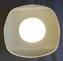 Lade das Bild in den Galerie-Viewer, UNTERTASSE "Products of Life" - Porzellan, Sehr Breiter farblicher Dekor Rand Motiv

