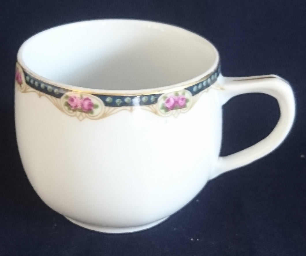 KAFFEETASSE - Porzellan, Goldrand Rosenblüten Bouquet Punkte Kreise Motiv Dekor