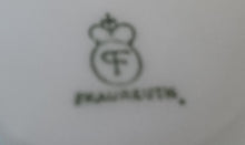 Lade das Bild in den Galerie-Viewer, 2er KAFFEEGEDECK - Porzellan, Goldrand Rosenblüten Bouquet Punkte Kreise Motiv Dekor
