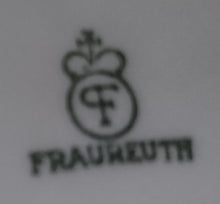 Lade das Bild in den Galerie-Viewer, 2er KAFFEEGEDECK - Porzellan, Goldrand Rosenblüten Bouquet Punkte Kreise Motiv Dekor
