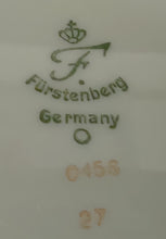 Lade das Bild in den Galerie-Viewer, SUPPENTELLER - Porzellan, Goldrand Klassisch Motiv Dekor
