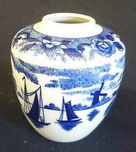 Lade das Bild in den Galerie-Viewer, BLUMENVASE - Porzellan, Flora Pflanzen Ranken Windmühlen Segelschiffe Meer See Baum Bäume Motiv Dekor
