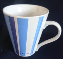 Lade das Bild in den Galerie-Viewer, KAFFEETASSE - Keramik / Steingut, Senkrechte Streifen Balken Linien Motiv Dekor, Design W. Grönemeyer
