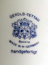 Lade das Bild in den Galerie-Viewer, BLUMENVASE - Porzellan, Geschwungene Zweifaches Golddekor Motiv, Handarbeit
