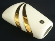 Lade das Bild in den Galerie-Viewer, BLUMENVASE - Porzellan, Geschwungene Zweifaches Golddekor Motiv, Handarbeit
