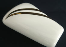 Lade das Bild in den Galerie-Viewer, BLUMENVASE - Porzellan, Geschwungene Zweifaches Golddekor Motiv, Handarbeit
