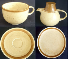 Lade das Bild in den Galerie-Viewer, 20 Teiliges KAFFEESERVICE "Onda Sahara" - Porzellan, Zweifärbiges Gesprenkeltes Linien Dekor, Inglasur, Handbemalt
