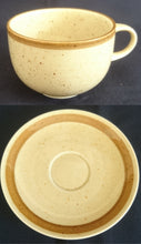 Lade das Bild in den Galerie-Viewer, 2er KAFFEEGEDECK "Onda Sahara" - Porzellan, Zweifärbiges Gesprenkeltes Linien Dekor, Inglasur, Handbemalt
