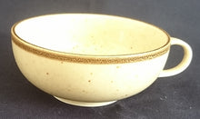 Lade das Bild in den Galerie-Viewer, TEETASSE "Onda Sahara" - Porzellan, Zweifärbiges Gesprenkeltes Linien Dekor, Inglasur, Handbemalt
