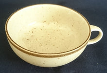 Lade das Bild in den Galerie-Viewer, TEETASSE "Onda Sahara" - Porzellan, Zweifärbiges Gesprenkeltes Linien Dekor, Inglasur, Handbemalt
