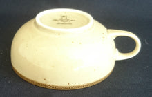 Lade das Bild in den Galerie-Viewer, TEETASSE "Onda Sahara" - Porzellan, Zweifärbiges Gesprenkeltes Linien Dekor, Inglasur, Handbemalt
