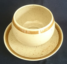 Lade das Bild in den Galerie-Viewer, SAUCIER "Onda Sahara" - Porzellan, Zweifärbiges Gesprenkeltes Linien Dekor, Inglasur, Handbemalt
