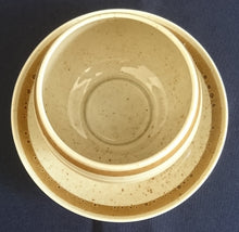 Lade das Bild in den Galerie-Viewer, SAUCIER "Onda Sahara" - Porzellan, Zweifärbiges Gesprenkeltes Linien Dekor, Inglasur, Handbemalt
