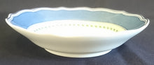 Lade das Bild in den Galerie-Viewer, SALATSCHALE "Medley" - Porzellan, Breiter Rand Linien Abstrakt Motiv Dekor
