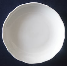 Lade das Bild in den Galerie-Viewer, 2er SUPPENTASSEN GEDECK - Porzellan, Einfärbiges Gastronomisches Relief Motiv Dekor
