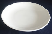 Lade das Bild in den Galerie-Viewer, 2er SUPPENTASSEN GEDECK - Porzellan, Einfärbiges Gastronomisches Relief Motiv Dekor
