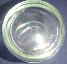 Lade das Bild in den Galerie-Viewer, GETRÄNKEGLAS - Hartglas, Mittiger Relief Halte Knick Form Motiv Dekor
