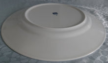 Lade das Bild in den Galerie-Viewer, 2er Set PLATZTELLER - Porzellan, Breiter Dunkelblauer Rand Motiv Dekor
