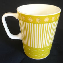 Lade das Bild in den Galerie-Viewer, KAFFEETASSE - Porzellan, Abstrakt Geometrisch Linien Zeichen Symbole Motiv Dekor
