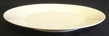 Lade das Bild in den Galerie-Viewer, 2er Set GROßER SPEISETELLER - Porzellan, Klassisch Gastronomisches Motiv Dekor
