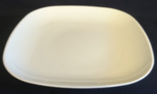 Lade das Bild in den Galerie-Viewer, SPEISETELLER - Porzellan, Einfärbige Quadratische Ovale Ecken Form Motiv Dekor (nBC)
