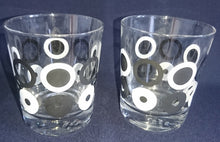 Lade das Bild in den Galerie-Viewer, 2er Set WHISKEY~ WHISKY~ GETRÄNKEGLÄSER - Hartglas, Kreise Ringe Motiv Dekor

