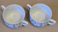 Lade das Bild in den Galerie-Viewer, 2er Set 2er SUPPENTASSEN GEDECKE - Porzellan, Indisch Blau Strohblumen Motiv Dekor
