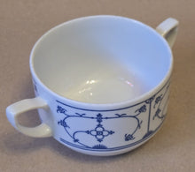 Lade das Bild in den Galerie-Viewer, 2er Set 2er SUPPENTASSEN GEDECKE - Porzellan, Indisch Blau Strohblumen Motiv Dekor
