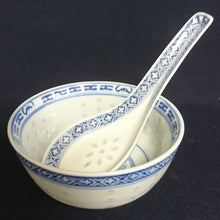 Lade das Bild in den Galerie-Viewer, 3er SUPPENTASSEN GEDECK - Porzellan, Chinesisches Abstraktes Rand Linien Drachen Punkte Relief Motiv Dekor
