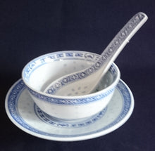 Lade das Bild in den Galerie-Viewer, SUPPENTASSE ~BECHER - Porzellan, Chinesisches Abstraktes Rand Linien Drachen Punkte Relief Motiv Dekor
