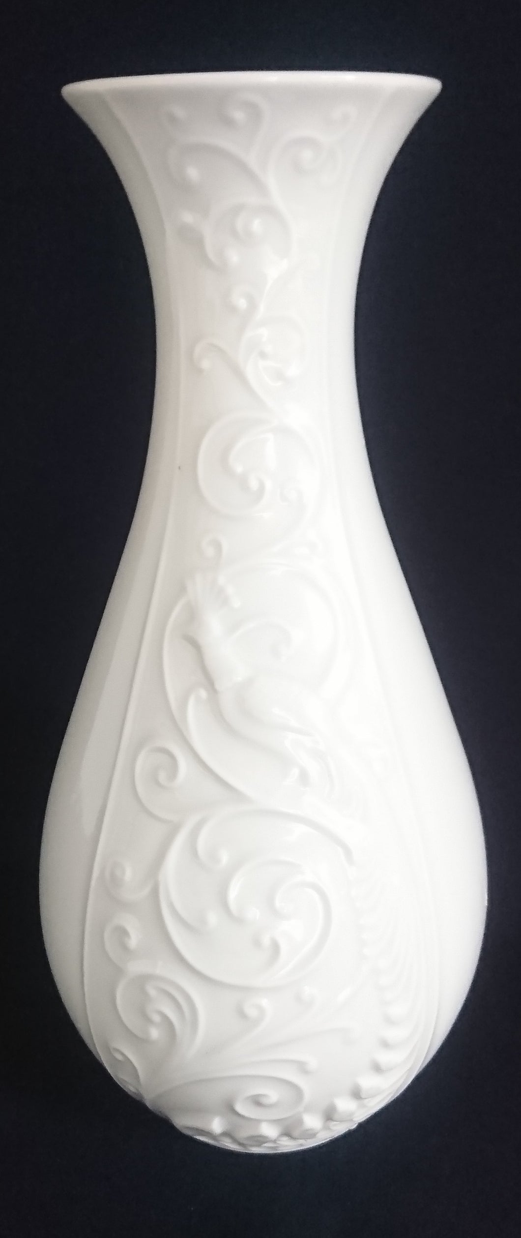 BLUMENVASE - Porzellan, Abstrakt Flora Pflanzen Ranken Relief Motiv Dekor